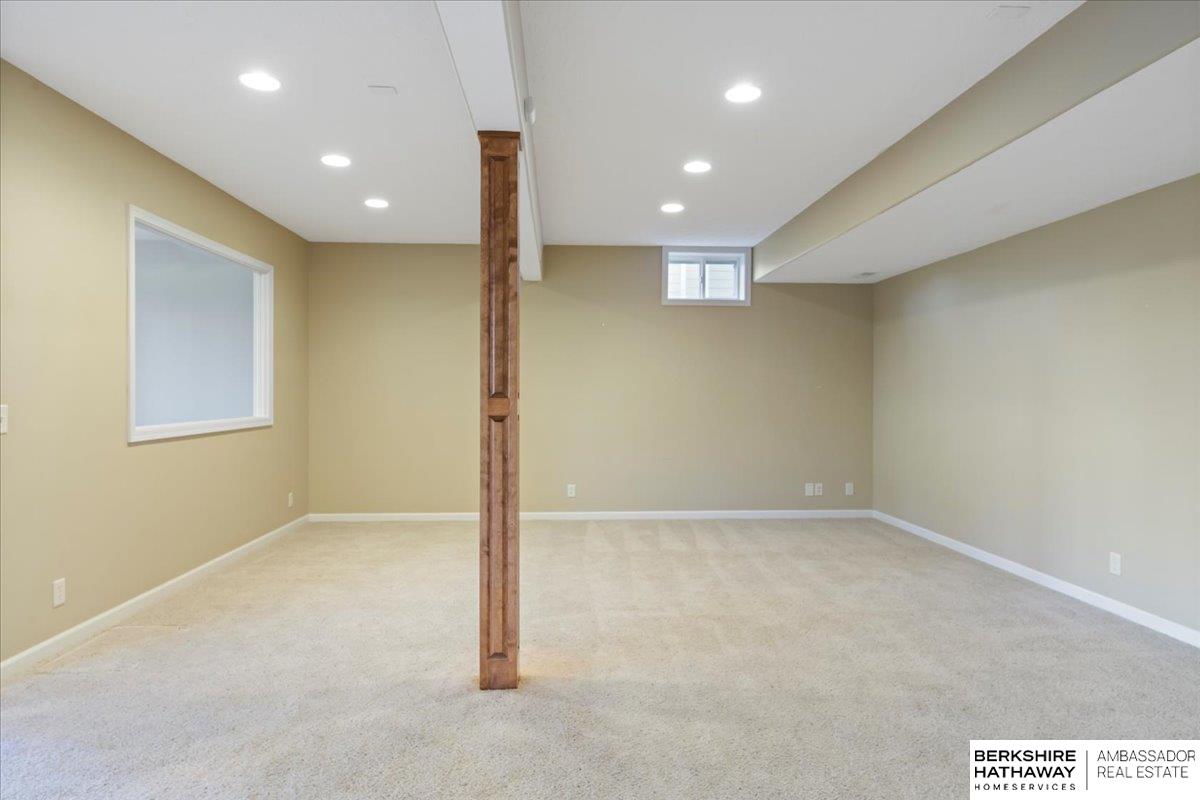 Omaha, Nebraska 68022, United States, 5 Bedrooms Bedrooms, ,4 BathroomsBathrooms,Residential,Pending,107668