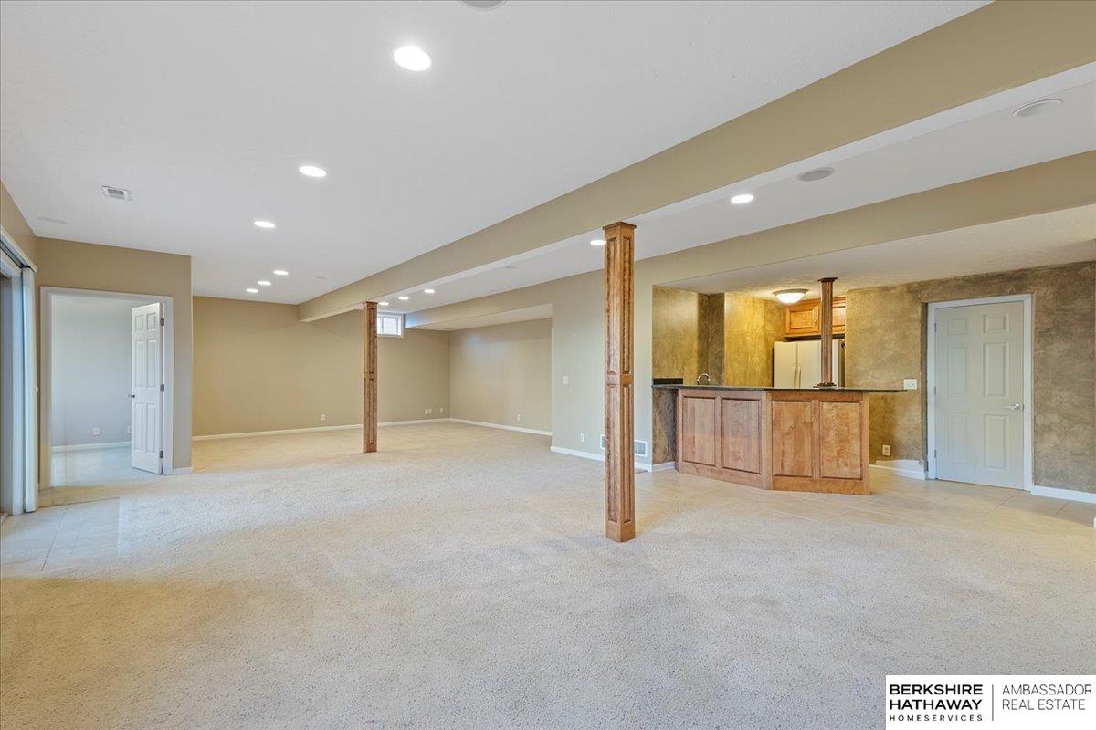 Omaha, Nebraska 68022, United States, 5 Bedrooms Bedrooms, ,4 BathroomsBathrooms,Residential,Pending,107668