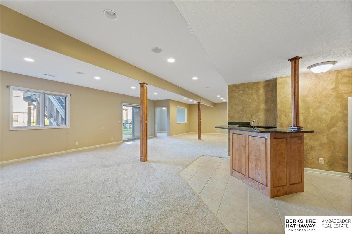 Omaha, Nebraska 68022, United States, 5 Bedrooms Bedrooms, ,4 BathroomsBathrooms,Residential,Pending,107668