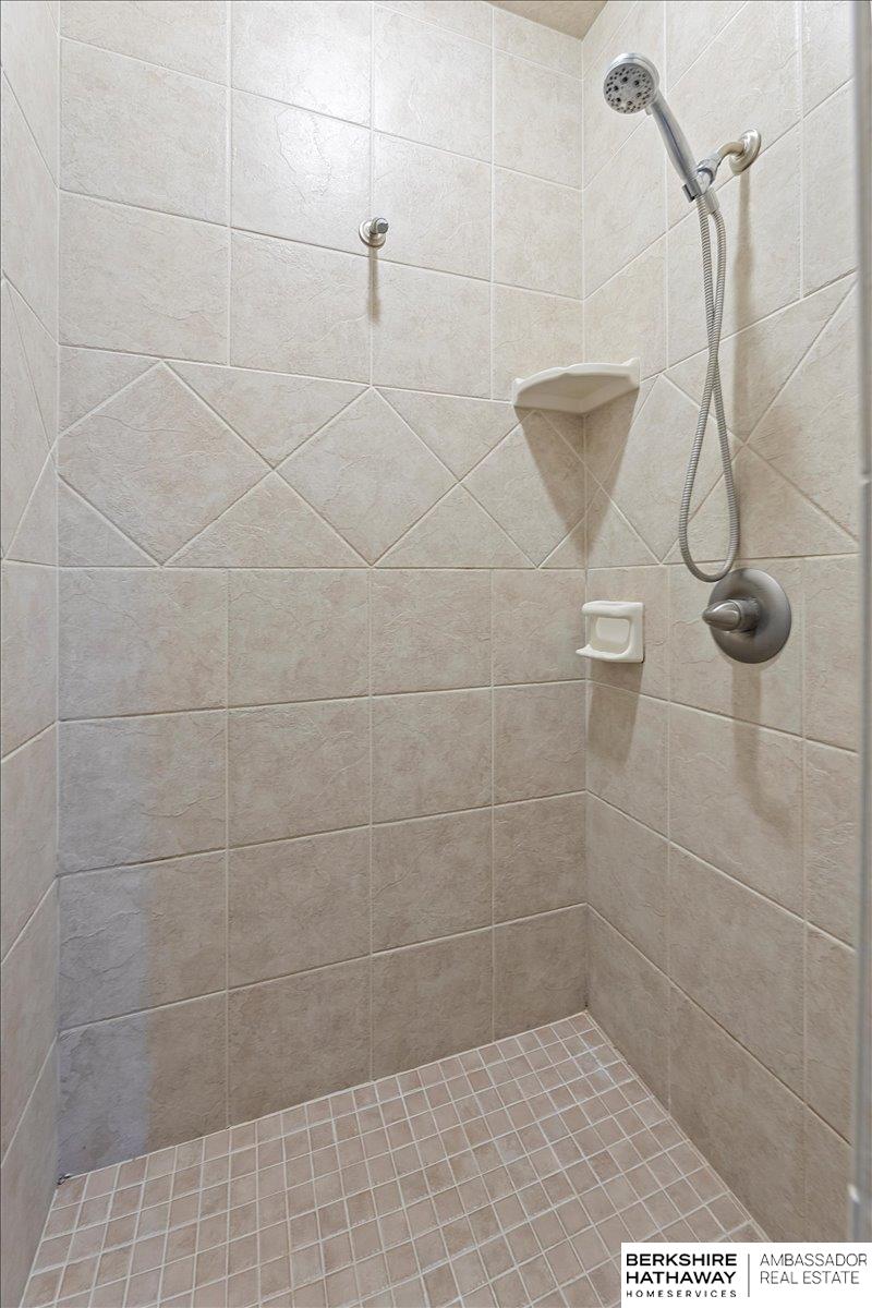 Omaha, Nebraska 68022, United States, 5 Bedrooms Bedrooms, ,4 BathroomsBathrooms,Residential,Pending,107668