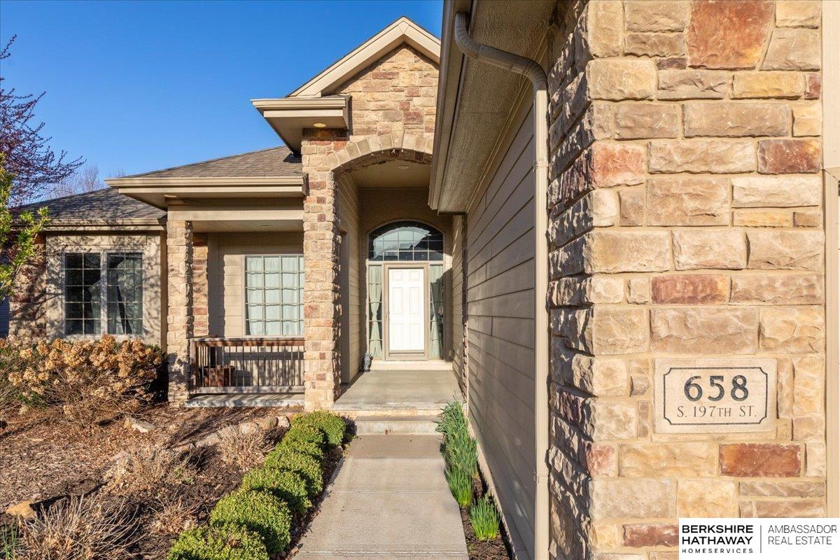 Omaha, Nebraska 68022, United States, 5 Bedrooms Bedrooms, ,4 BathroomsBathrooms,Residential,Pending,107668