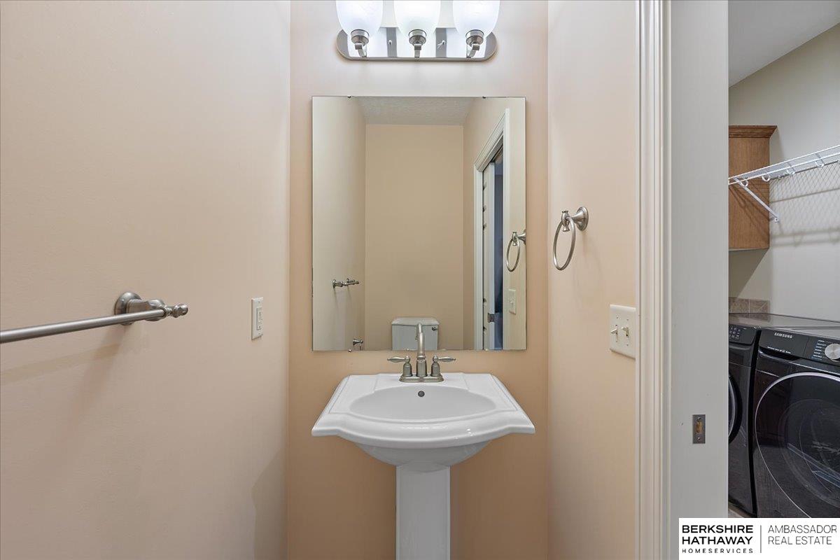 Omaha, Nebraska 68022, United States, 5 Bedrooms Bedrooms, ,4 BathroomsBathrooms,Residential,Pending,107668