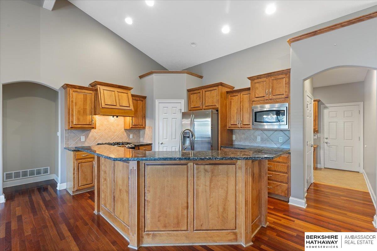 Omaha, Nebraska 68022, United States, 5 Bedrooms Bedrooms, ,4 BathroomsBathrooms,Residential,Pending,107668