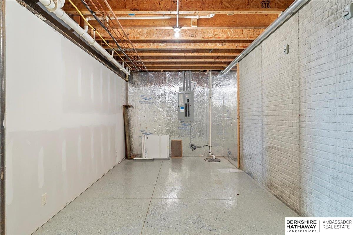 Omaha, Nebraska 68022, United States, 5 Bedrooms Bedrooms, ,4 BathroomsBathrooms,Residential,Pending,107668