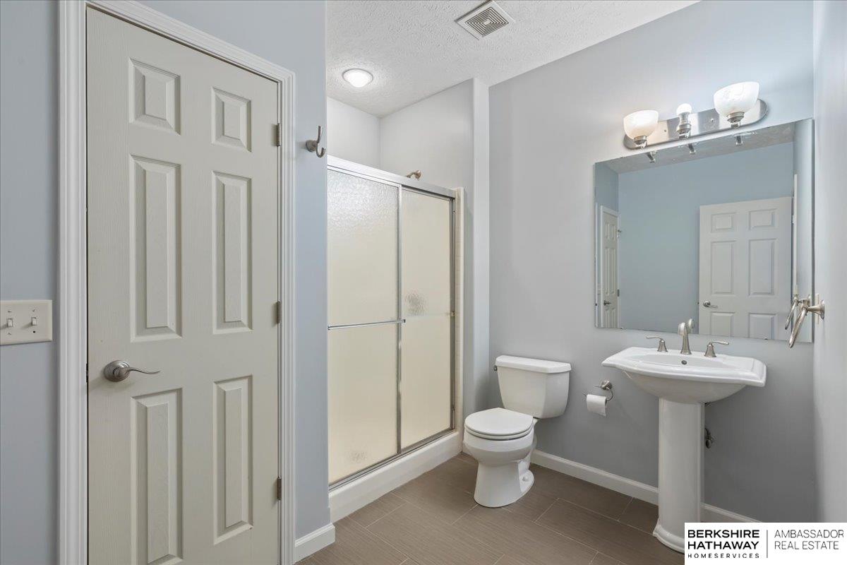 Omaha, Nebraska 68022, United States, 5 Bedrooms Bedrooms, ,4 BathroomsBathrooms,Residential,Pending,107668