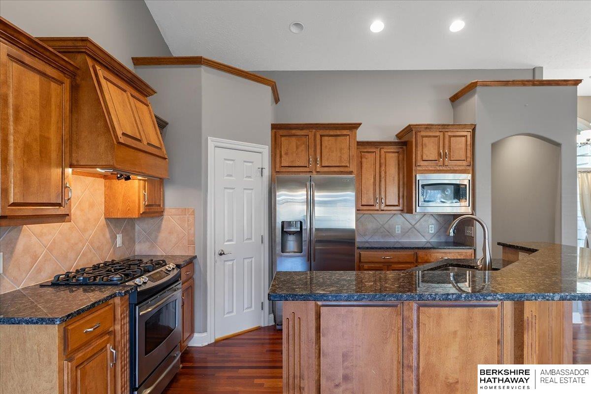 Omaha, Nebraska 68022, United States, 5 Bedrooms Bedrooms, ,4 BathroomsBathrooms,Residential,Pending,107668