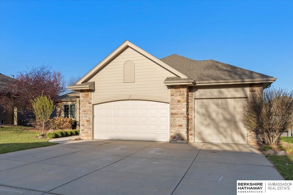 Omaha, Nebraska 68022, United States, 5 Bedrooms Bedrooms, ,4 BathroomsBathrooms,Residential,Pending,107668