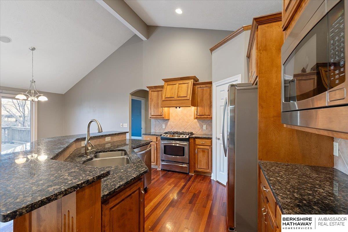 Omaha, Nebraska 68022, United States, 5 Bedrooms Bedrooms, ,4 BathroomsBathrooms,Residential,Pending,107668