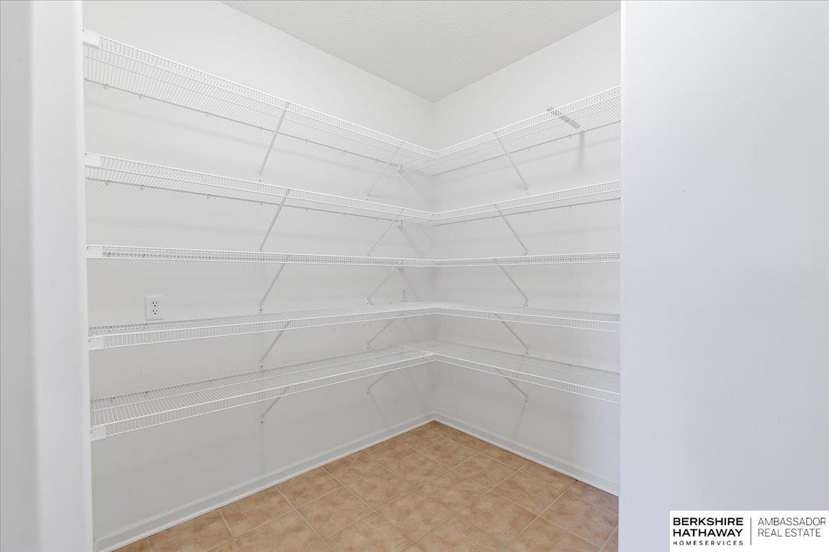 Omaha, Nebraska 68022, United States, 5 Bedrooms Bedrooms, ,4 BathroomsBathrooms,Residential,Pending,107668