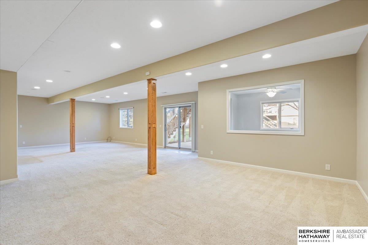 Omaha, Nebraska 68022, United States, 5 Bedrooms Bedrooms, ,4 BathroomsBathrooms,Residential,Pending,107668