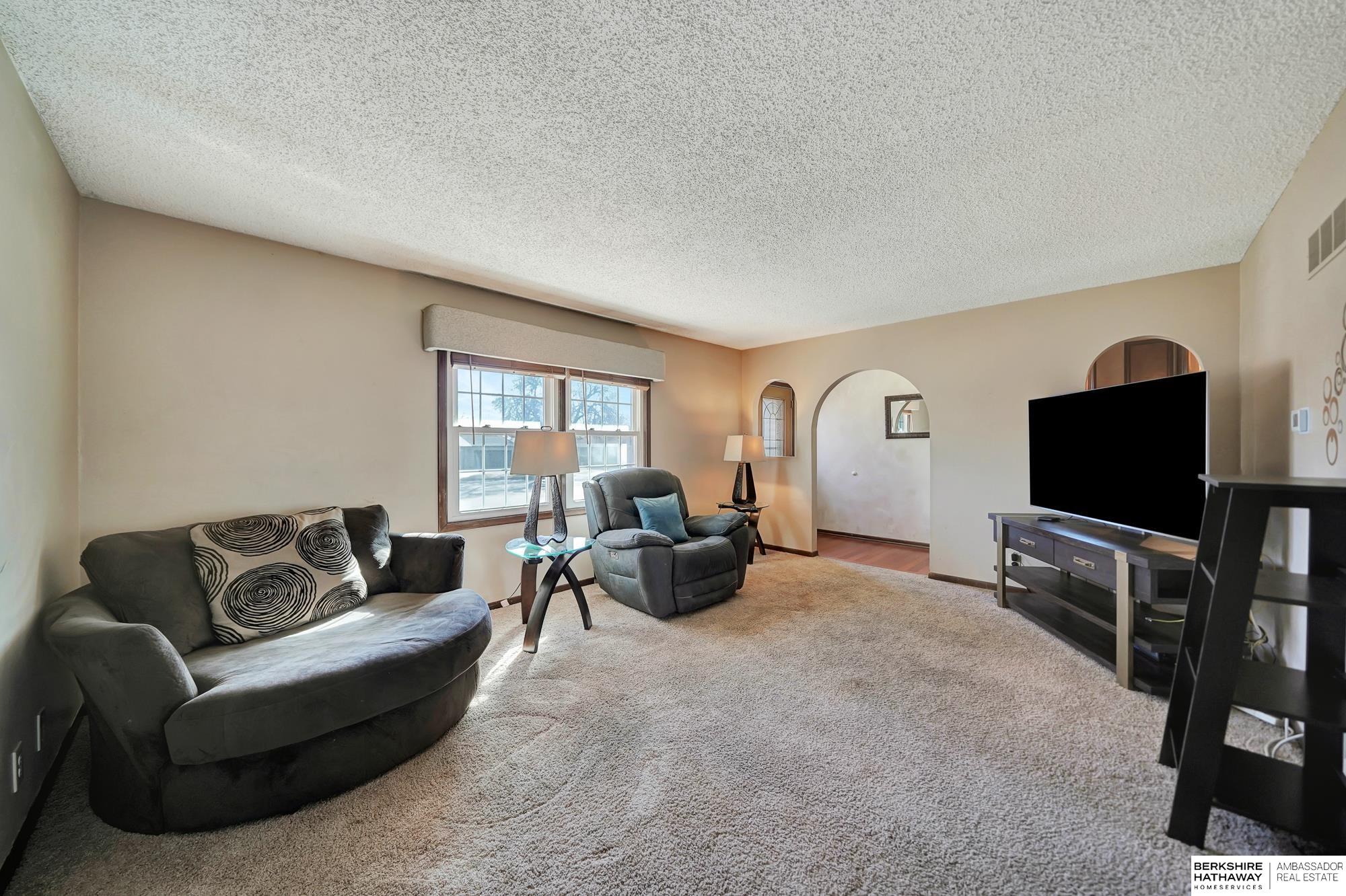 Lincoln, Nebraska 68512, United States, 3 Bedrooms Bedrooms, ,3 BathroomsBathrooms,Residential,Pending,12457