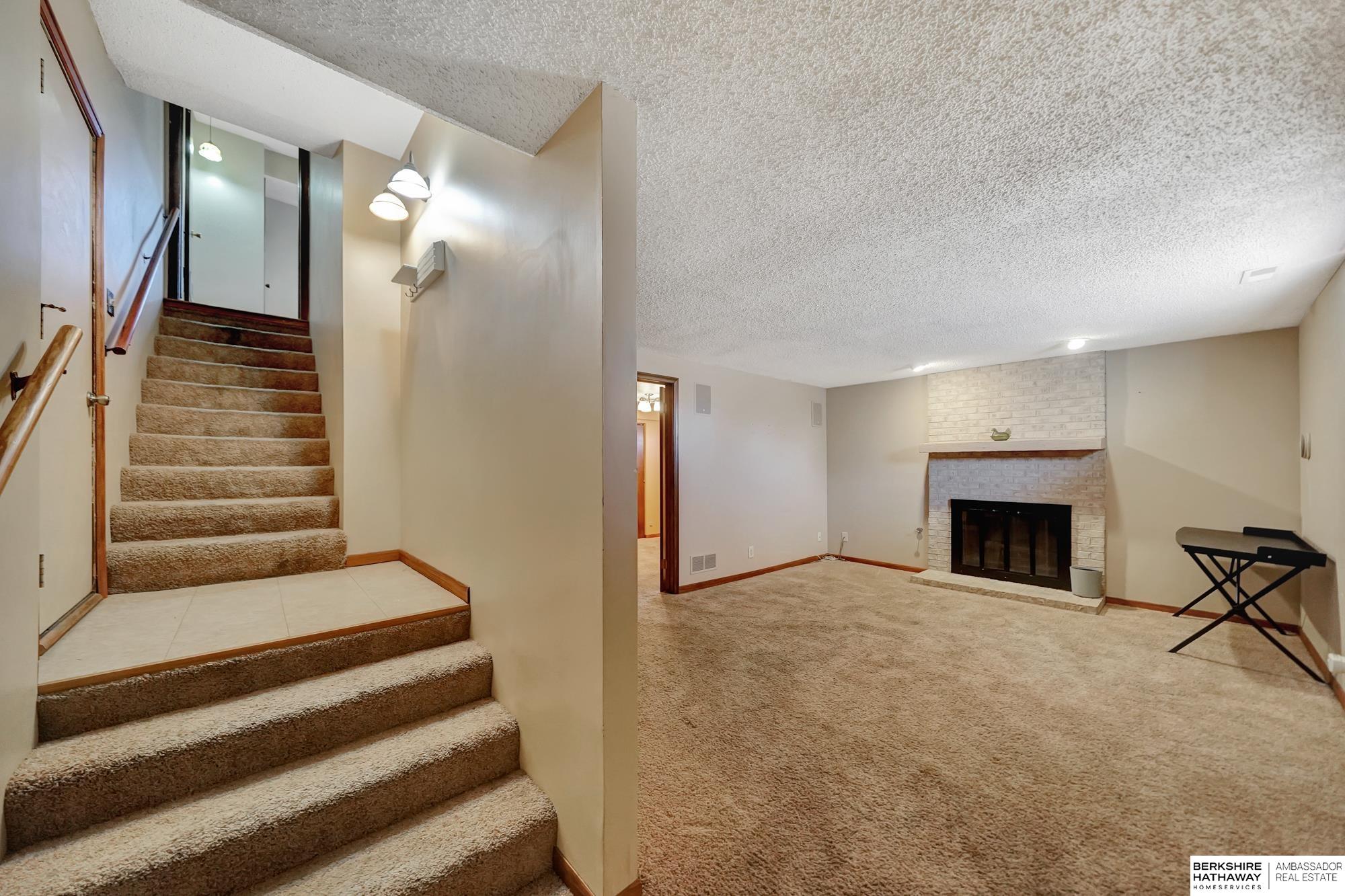 Lincoln, Nebraska 68512, United States, 3 Bedrooms Bedrooms, ,3 BathroomsBathrooms,Residential,Pending,12457