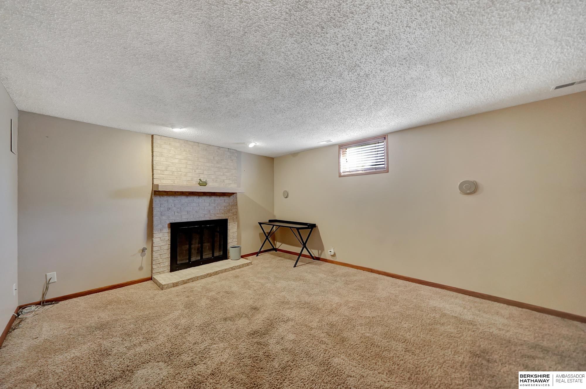 Lincoln, Nebraska 68512, United States, 3 Bedrooms Bedrooms, ,3 BathroomsBathrooms,Residential,Pending,12457