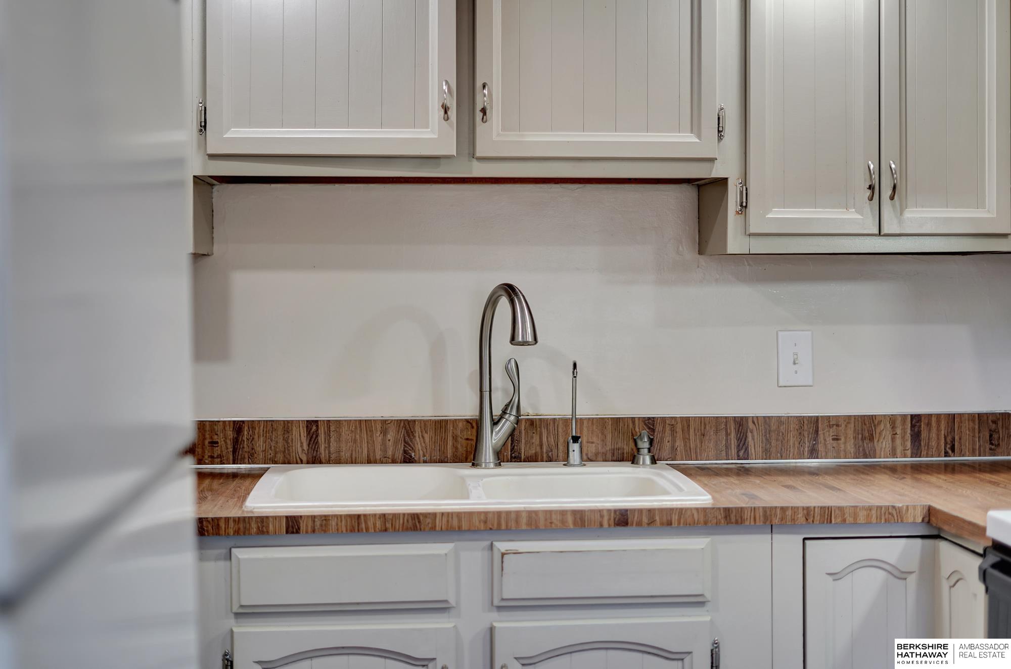 Lincoln, Nebraska 68512, United States, 3 Bedrooms Bedrooms, ,3 BathroomsBathrooms,Residential,Pending,12457