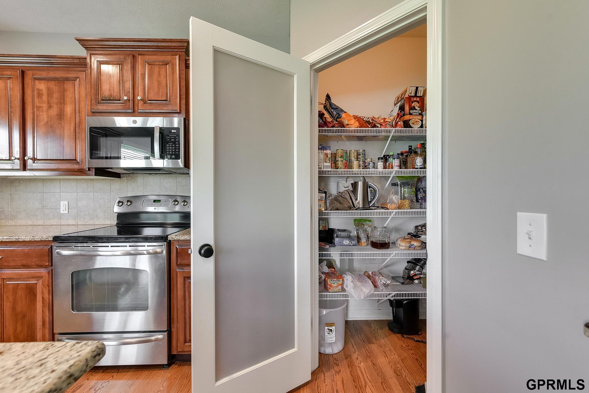 Omaha, Nebraska 68130, United States, 5 Bedrooms Bedrooms, ,4 BathroomsBathrooms,Residential,Pending,23406