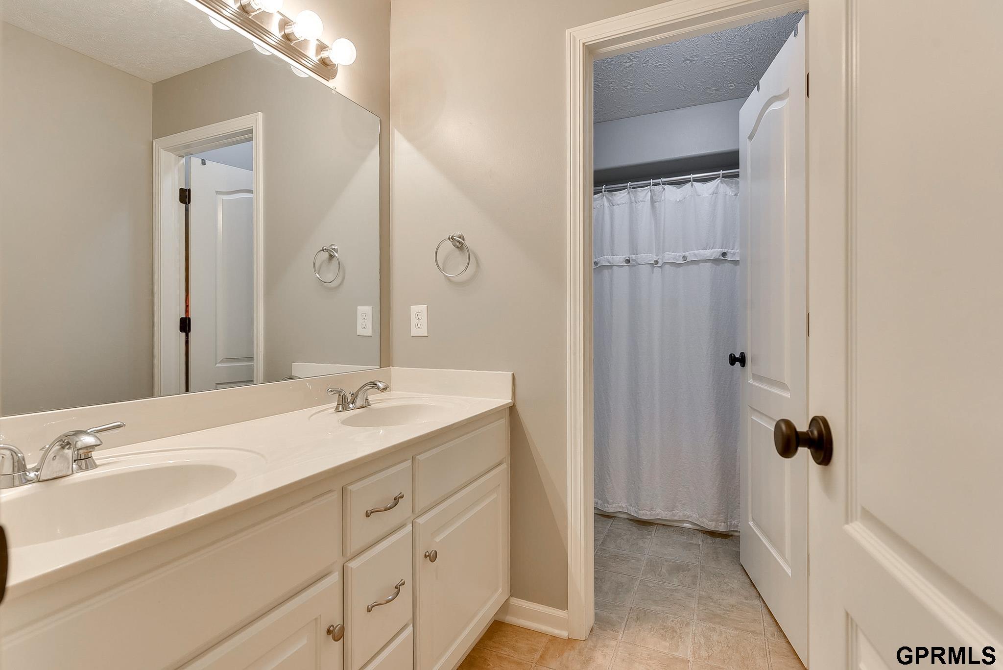 Omaha, Nebraska 68130, United States, 5 Bedrooms Bedrooms, ,4 BathroomsBathrooms,Residential,Pending,23406