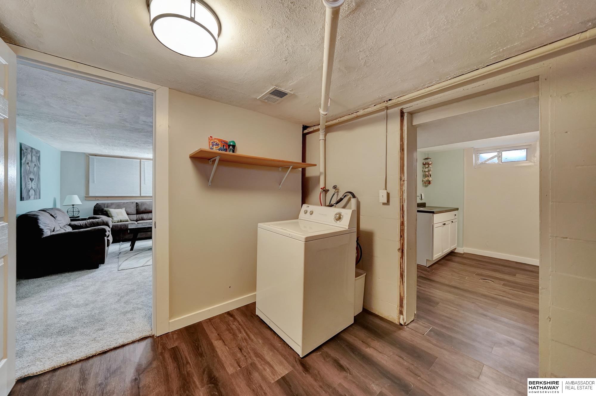 Lincoln, Nebraska 68506, United States, 3 Bedrooms Bedrooms, ,2 BathroomsBathrooms,Residential,Active,20180