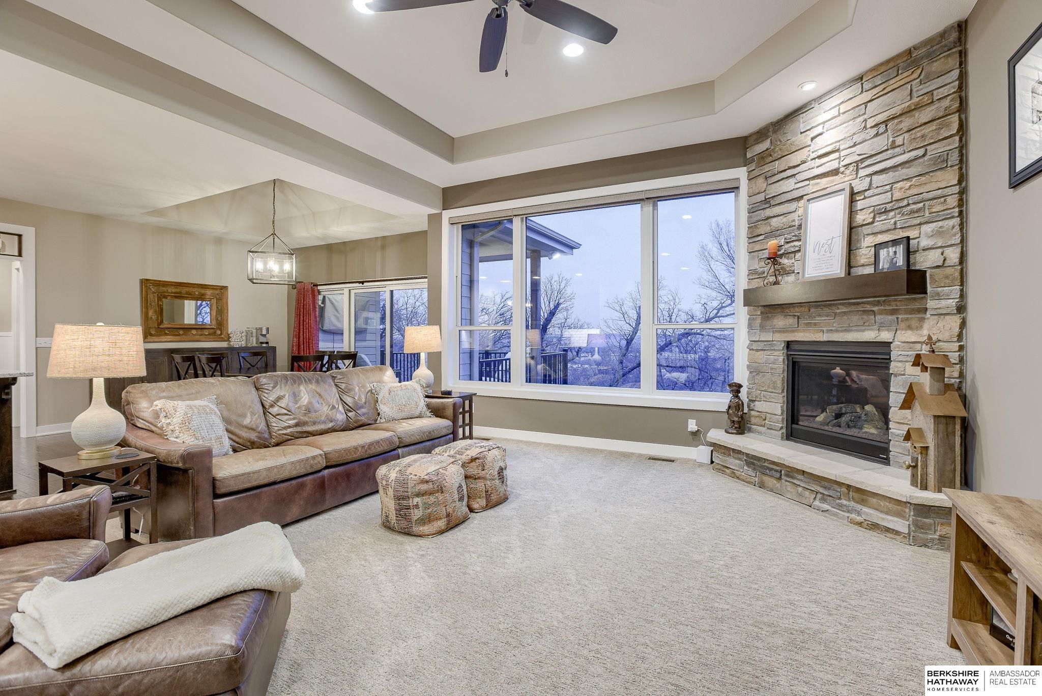 Louisville, Nebraska 68037, United States, 5 Bedrooms Bedrooms, ,3 BathroomsBathrooms,Residential,Pending,83648