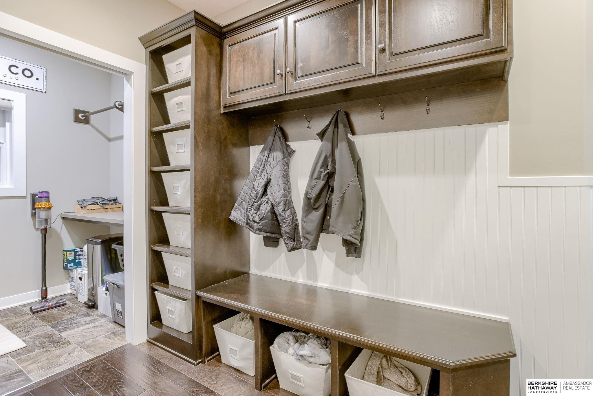 Louisville, Nebraska 68037, United States, 5 Bedrooms Bedrooms, ,3 BathroomsBathrooms,Residential,Pending,83648