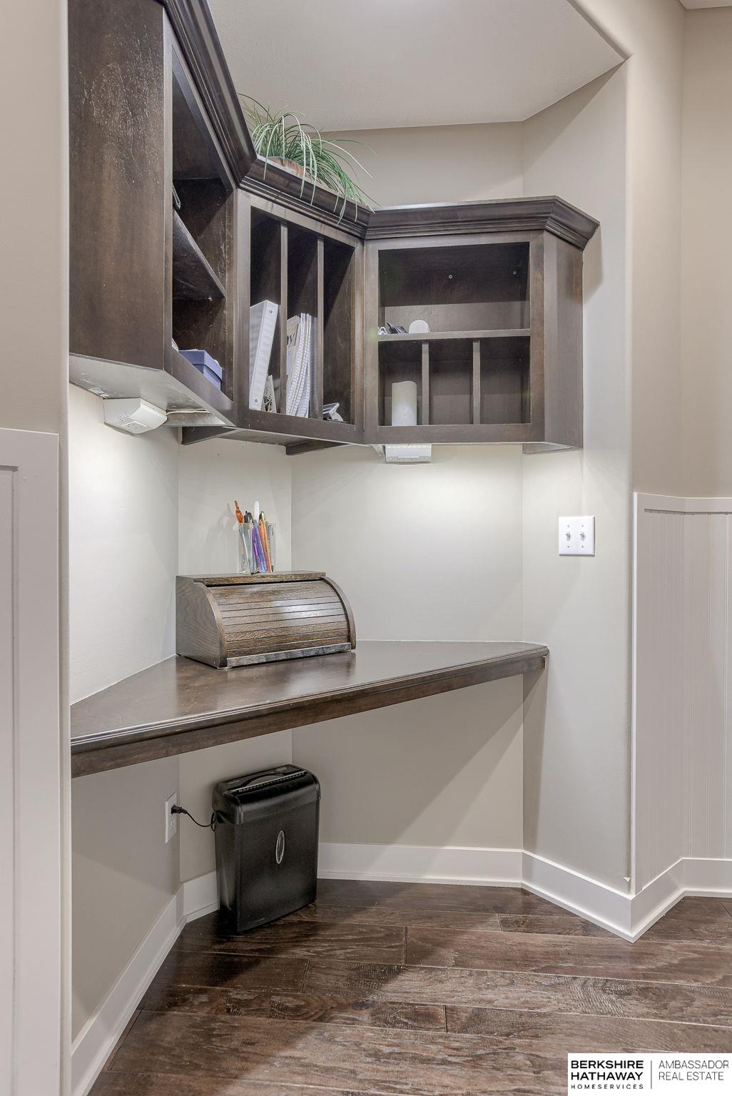 Louisville, Nebraska 68037, United States, 5 Bedrooms Bedrooms, ,3 BathroomsBathrooms,Residential,Pending,83648