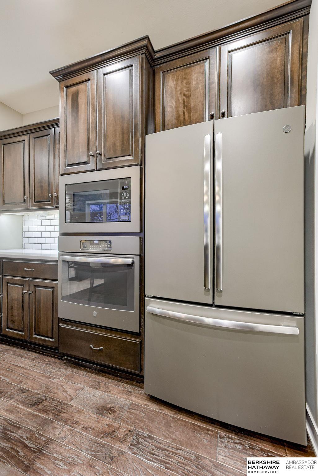 Louisville, Nebraska 68037, United States, 5 Bedrooms Bedrooms, ,3 BathroomsBathrooms,Residential,Pending,83648