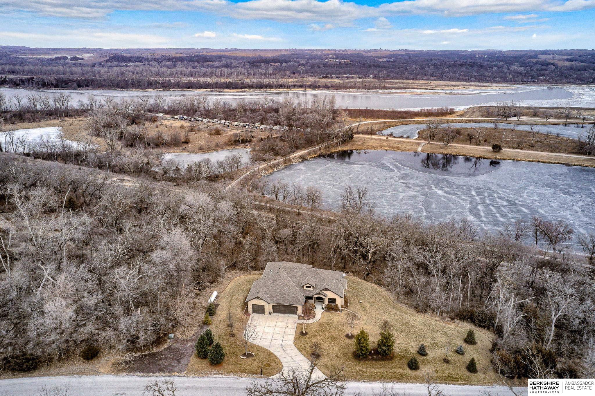 Louisville, Nebraska 68037, United States, 5 Bedrooms Bedrooms, ,3 BathroomsBathrooms,Residential,Pending,83648