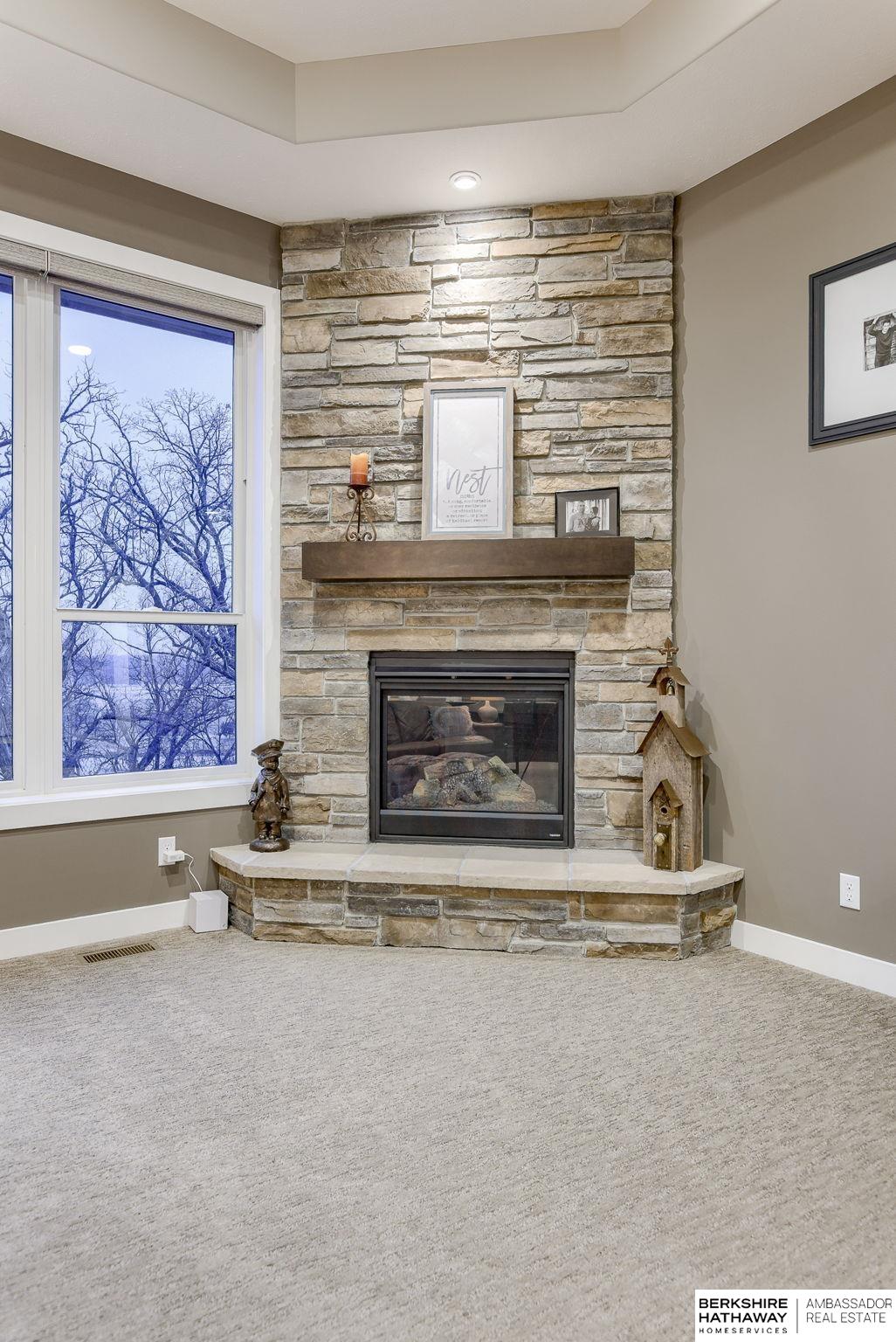 Louisville, Nebraska 68037, United States, 5 Bedrooms Bedrooms, ,3 BathroomsBathrooms,Residential,Pending,83648