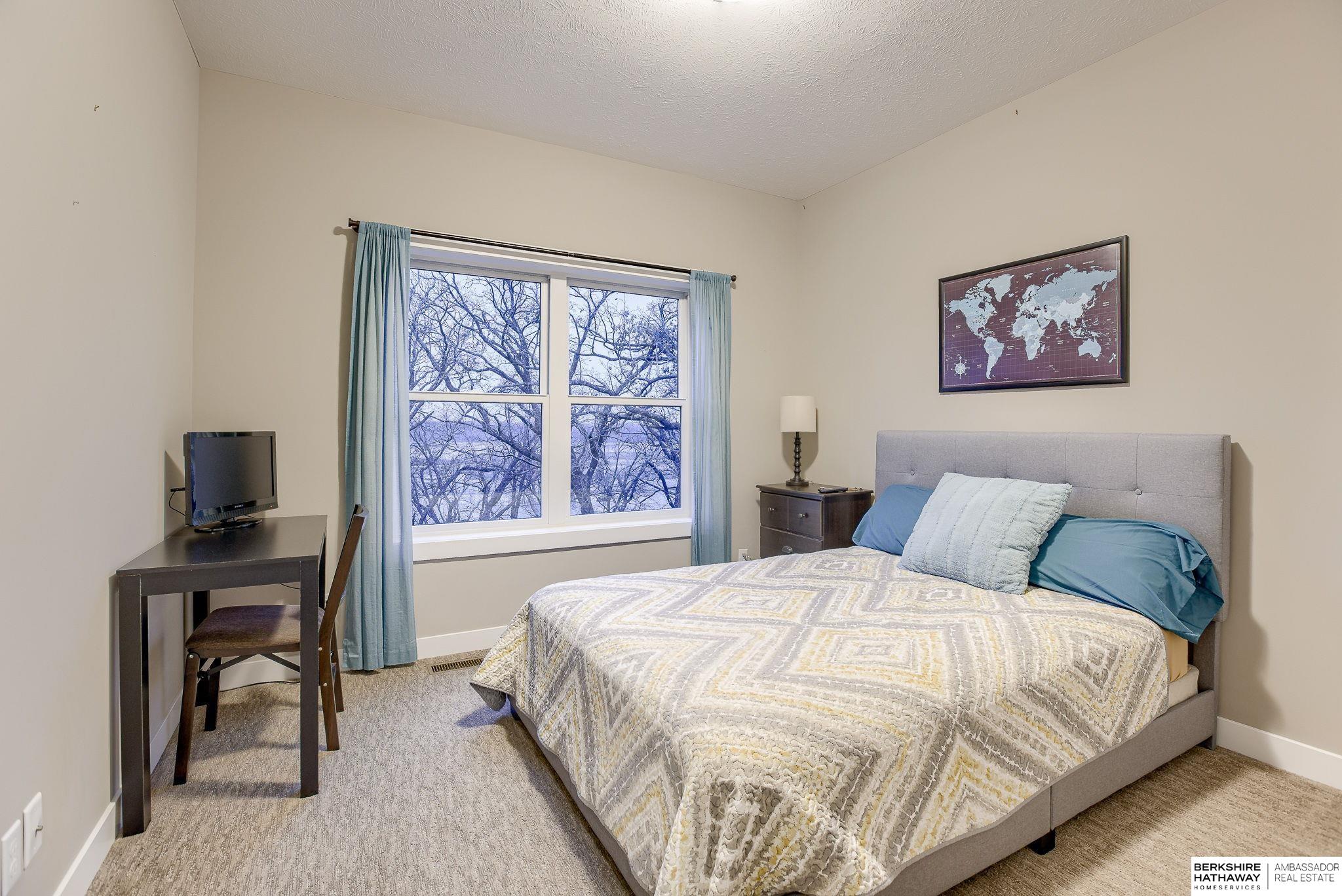 Louisville, Nebraska 68037, United States, 5 Bedrooms Bedrooms, ,3 BathroomsBathrooms,Residential,Pending,83648