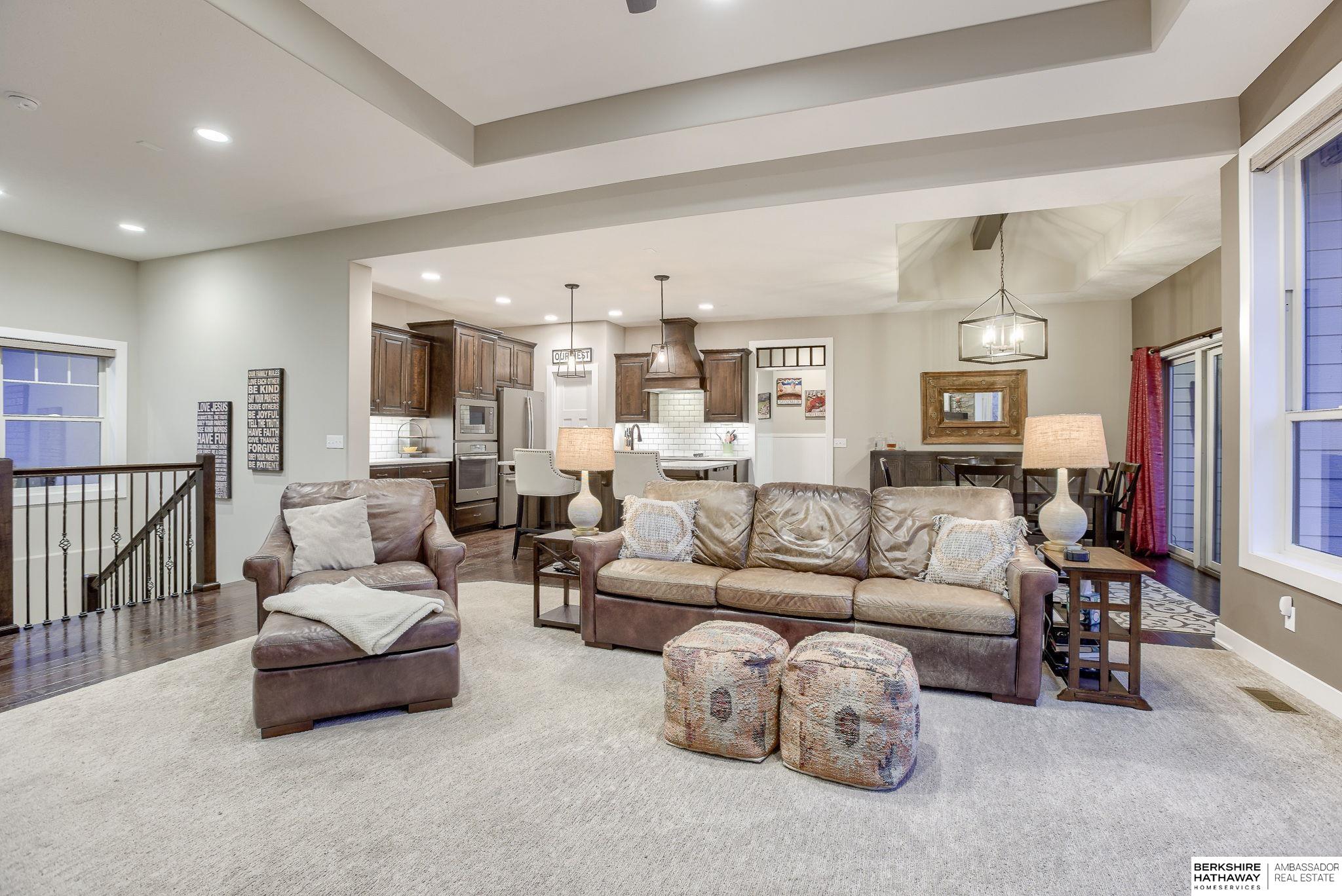 Louisville, Nebraska 68037, United States, 5 Bedrooms Bedrooms, ,3 BathroomsBathrooms,Residential,Pending,83648