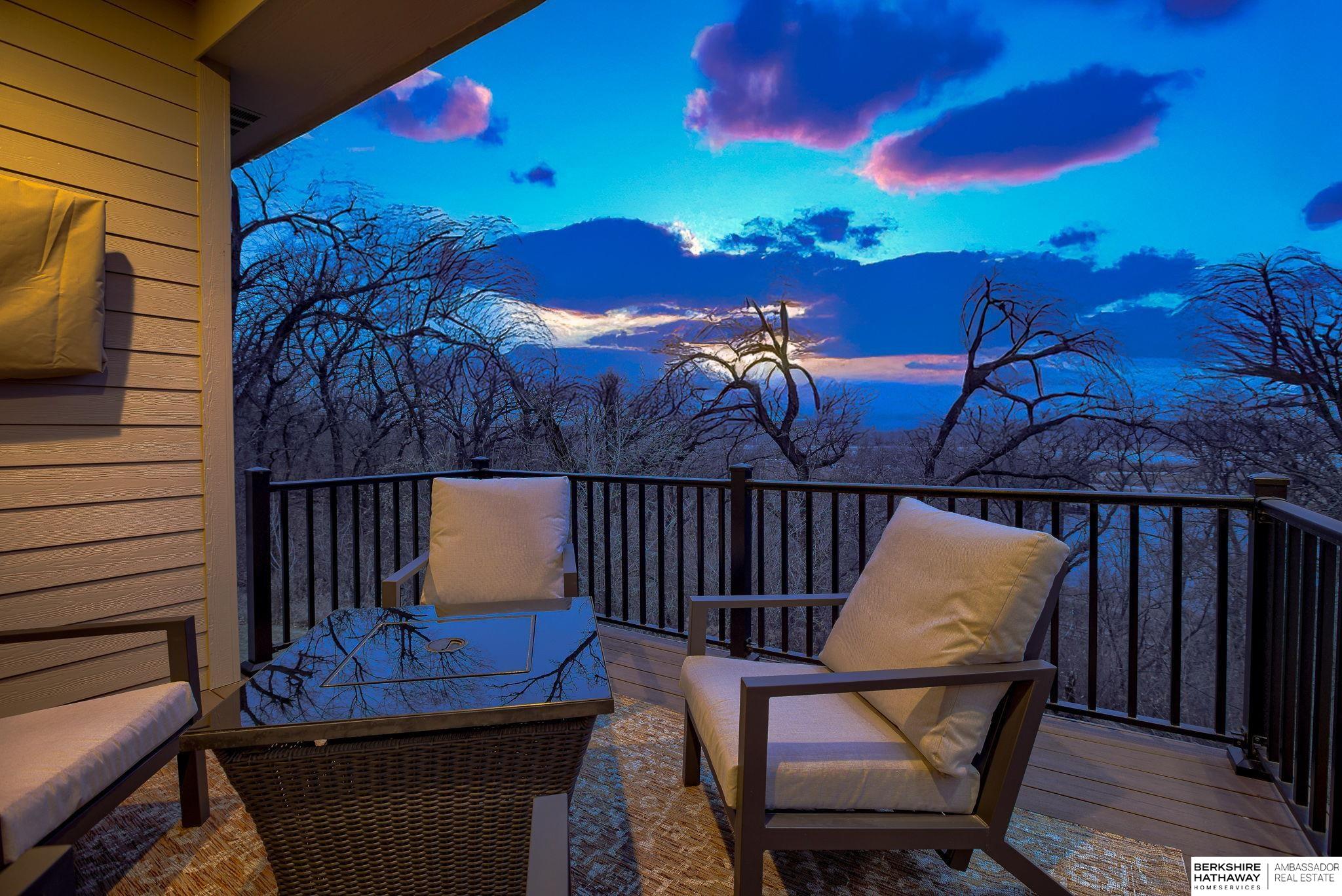 Louisville, Nebraska 68037, United States, 5 Bedrooms Bedrooms, ,3 BathroomsBathrooms,Residential,Pending,83648