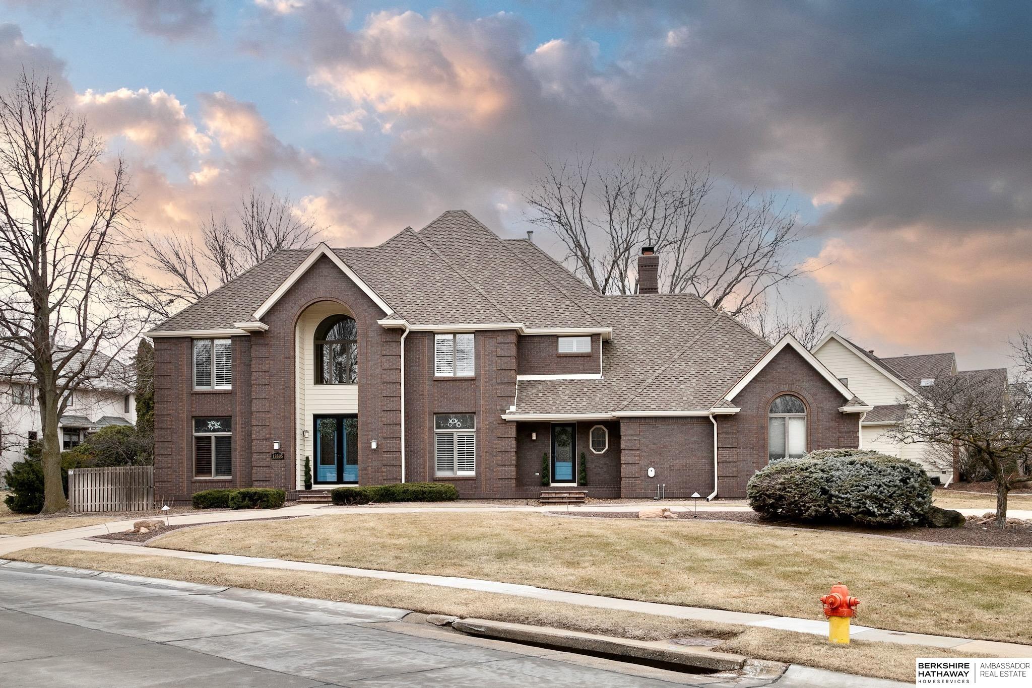 Omaha, Nebraska 68154, United States, 4 Bedrooms Bedrooms, ,5 BathroomsBathrooms,Residential,Pending,11723