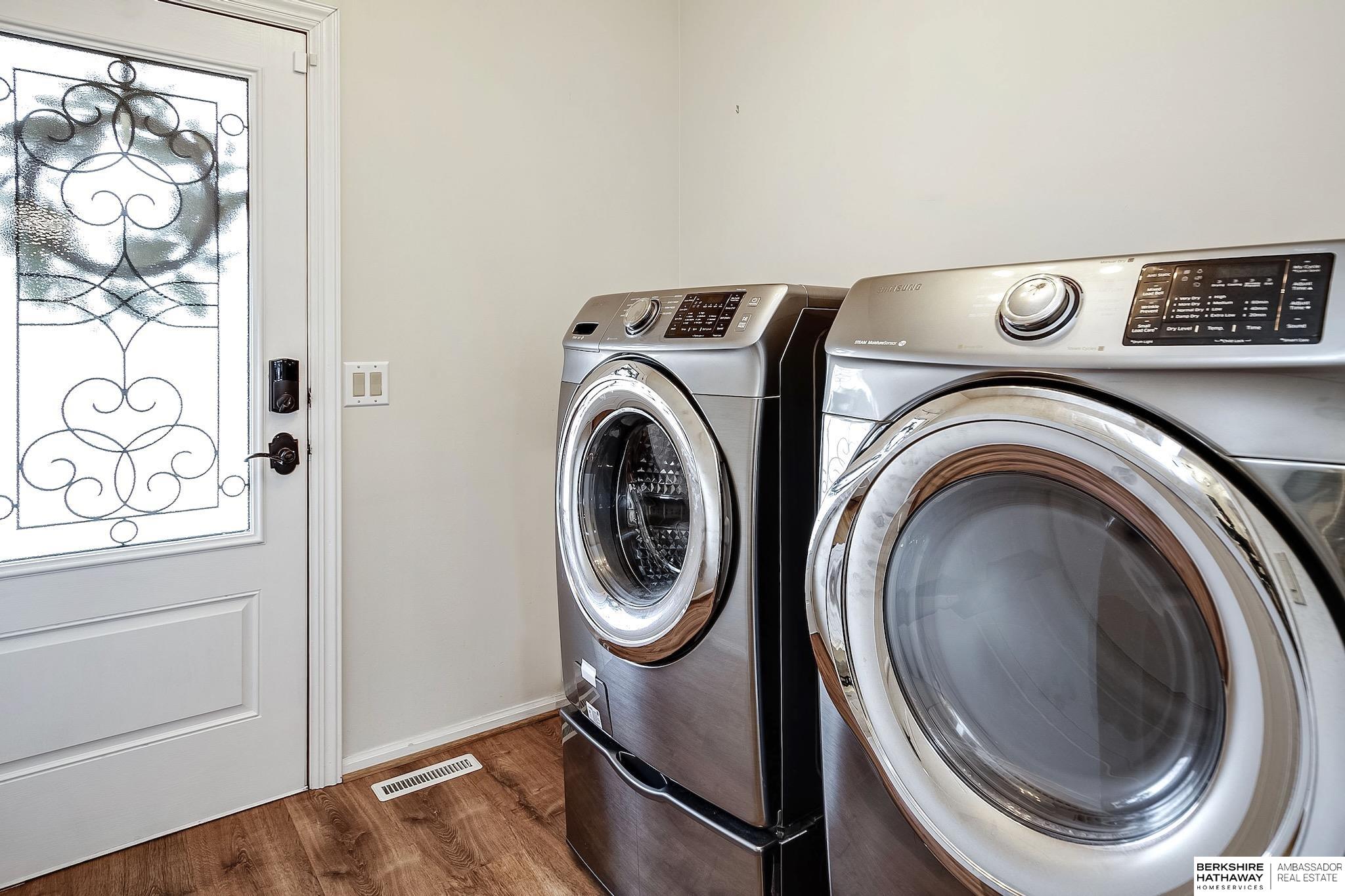 Omaha, Nebraska 68154, United States, 4 Bedrooms Bedrooms, ,5 BathroomsBathrooms,Residential,Pending,11723