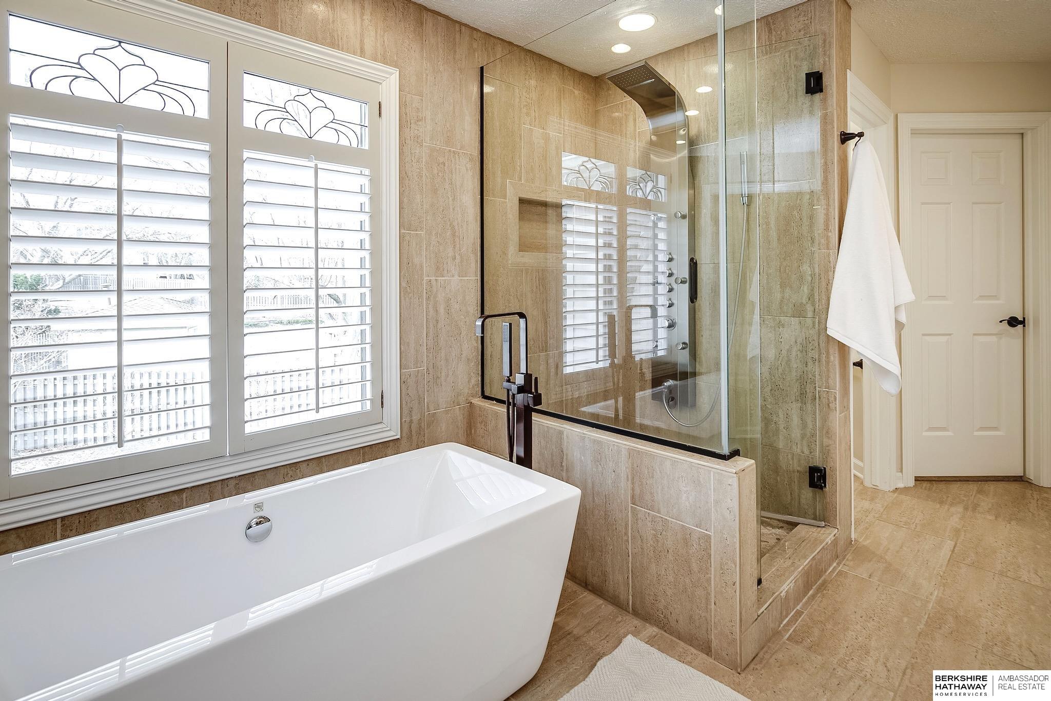 Omaha, Nebraska 68154, United States, 4 Bedrooms Bedrooms, ,5 BathroomsBathrooms,Residential,Pending,11723