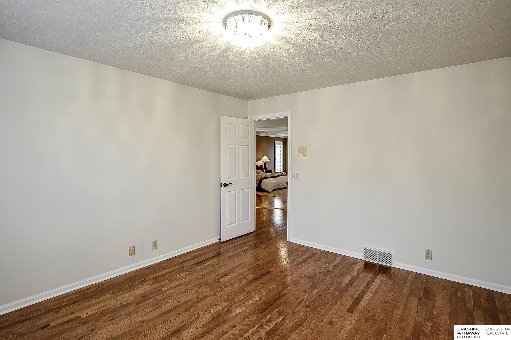 Omaha, Nebraska 68154, United States, 4 Bedrooms Bedrooms, ,5 BathroomsBathrooms,Residential,Pending,11723