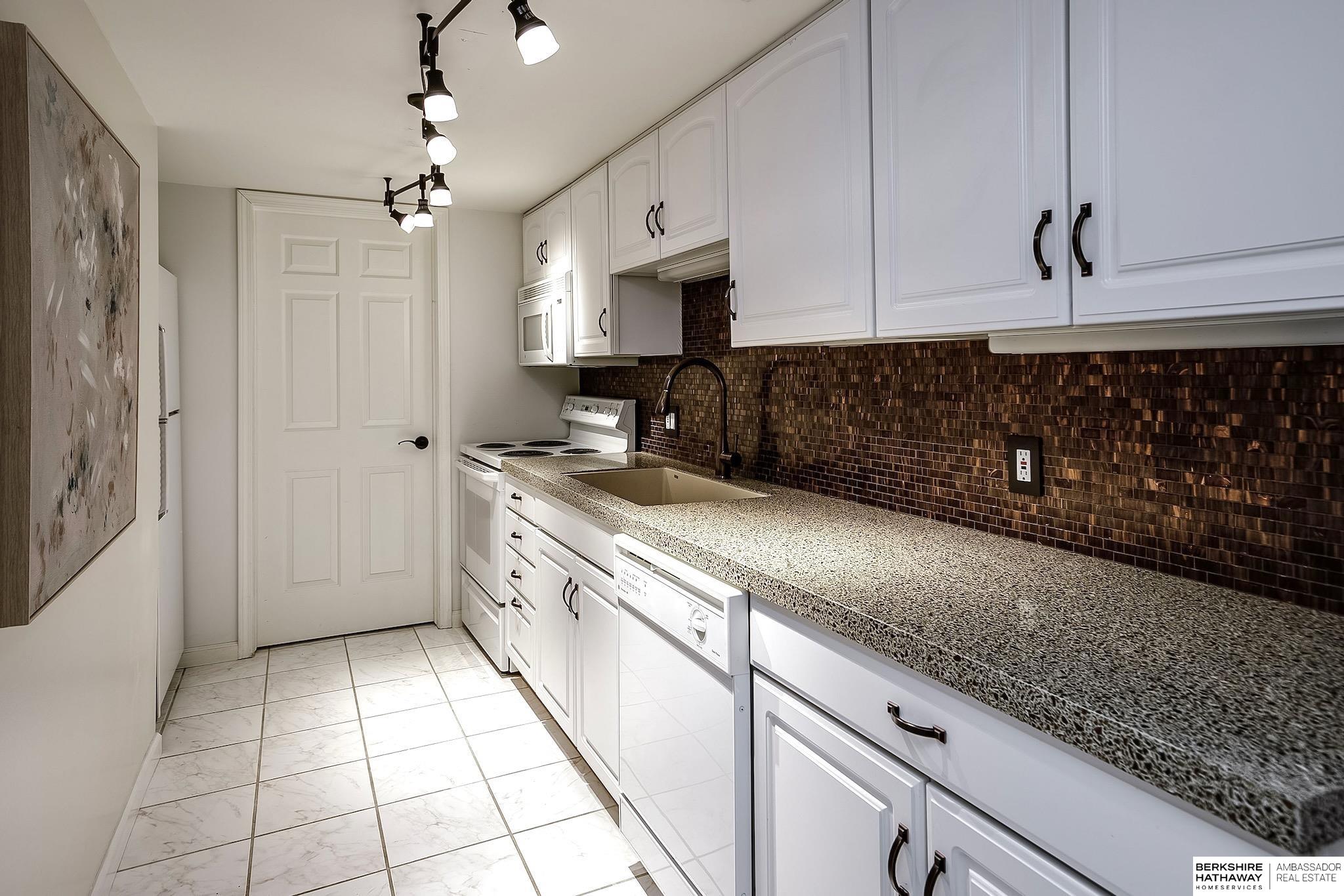 Omaha, Nebraska 68154, United States, 4 Bedrooms Bedrooms, ,5 BathroomsBathrooms,Residential,Pending,11723