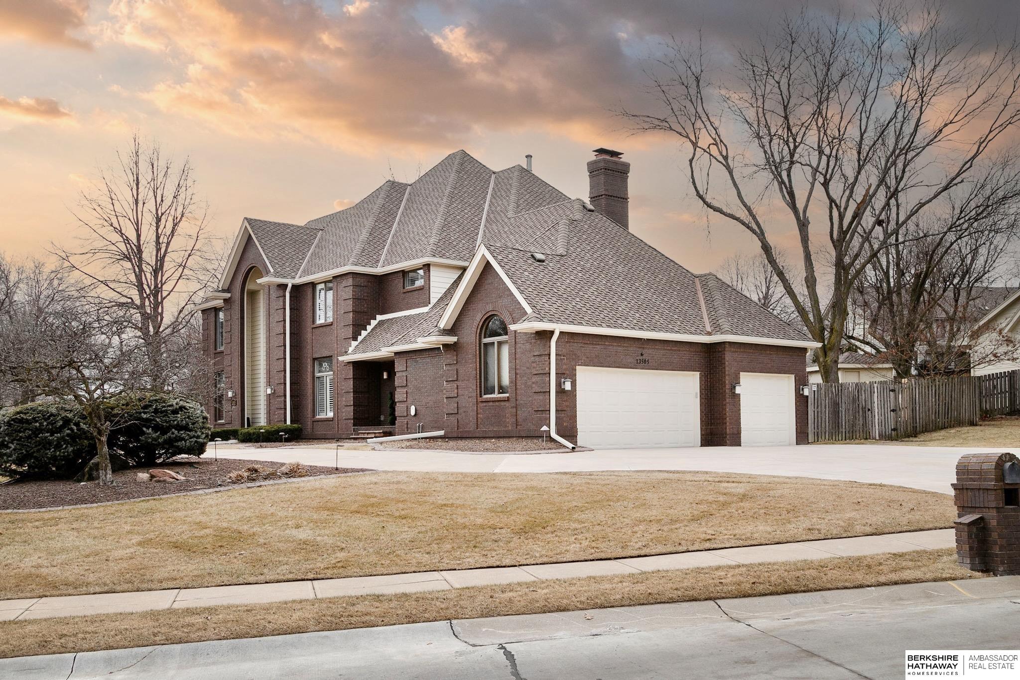 Omaha, Nebraska 68154, United States, 4 Bedrooms Bedrooms, ,5 BathroomsBathrooms,Residential,Pending,11723