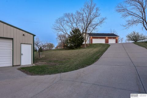 MLS: 22510151