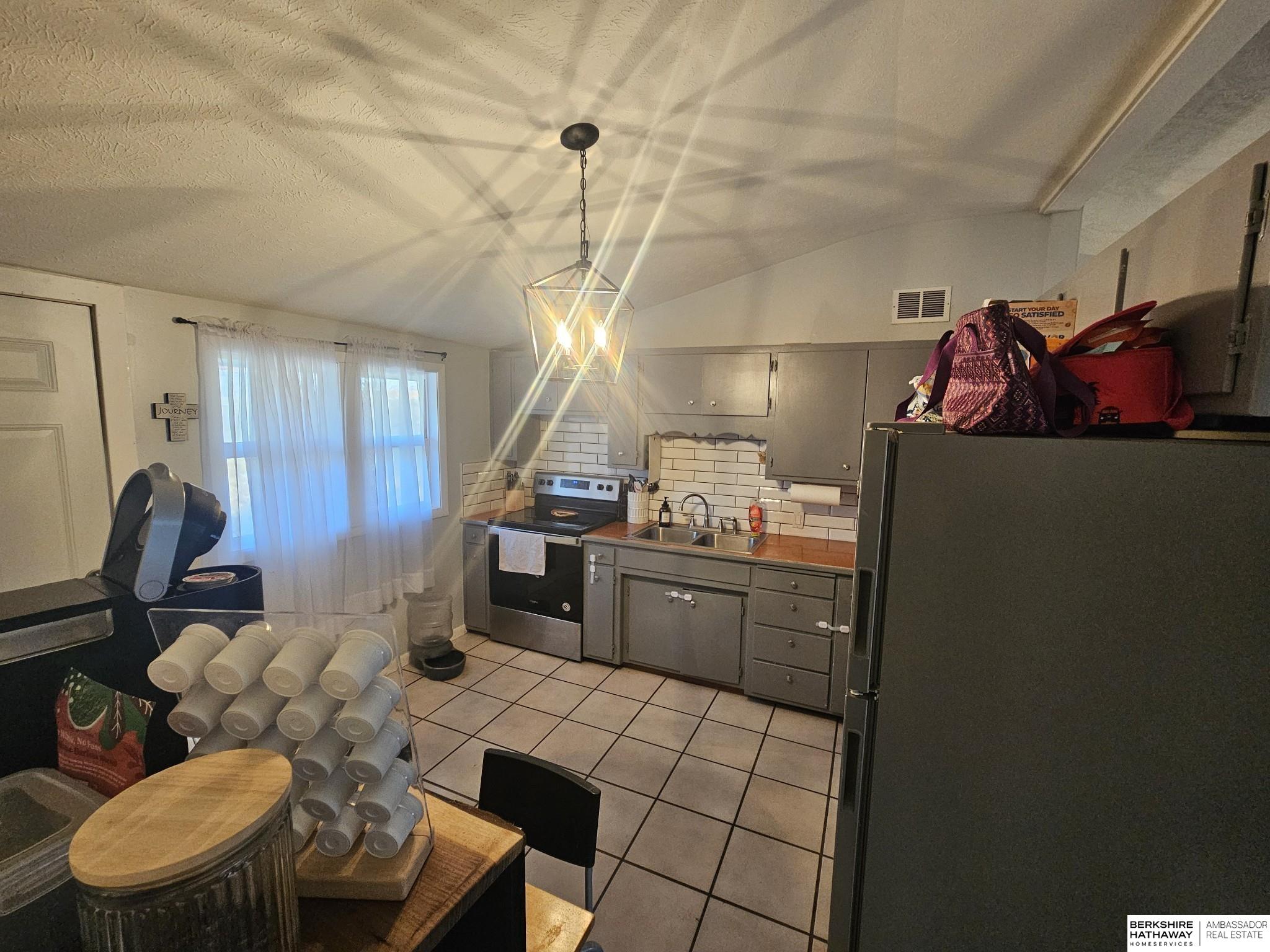 Lincoln, Nebraska 68502, United States, 3 Bedrooms Bedrooms, ,1 BathroomBathrooms,Residential,Pending,17035