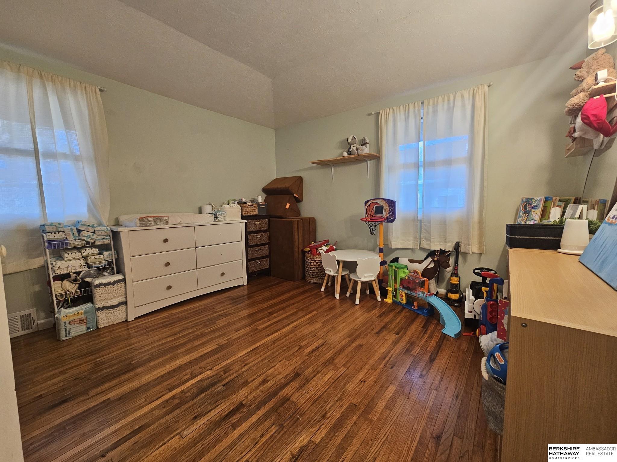 Lincoln, Nebraska 68502, United States, 3 Bedrooms Bedrooms, ,1 BathroomBathrooms,Residential,Pending,17035