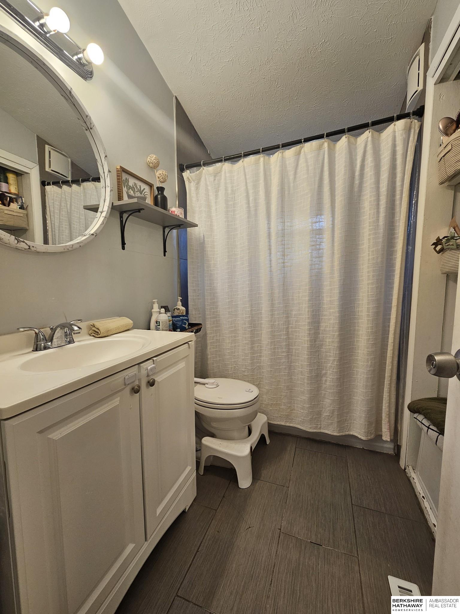 Lincoln, Nebraska 68502, United States, 3 Bedrooms Bedrooms, ,1 BathroomBathrooms,Residential,Pending,17035