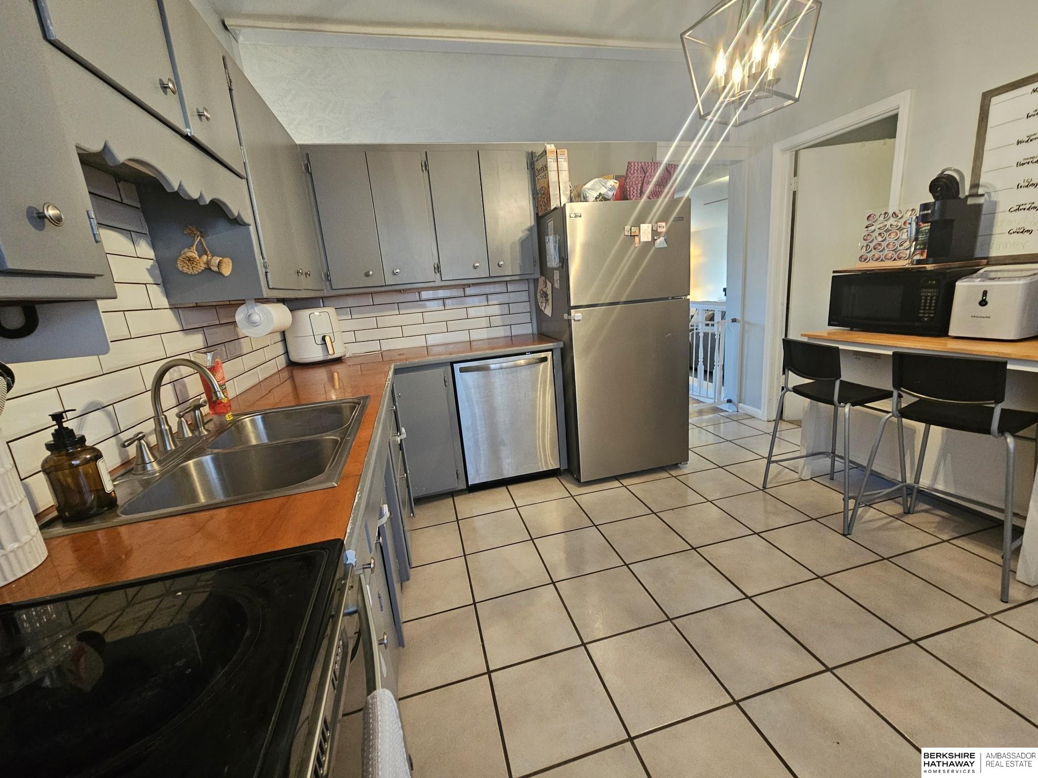 Lincoln, Nebraska 68502, United States, 3 Bedrooms Bedrooms, ,1 BathroomBathrooms,Residential,Pending,17035