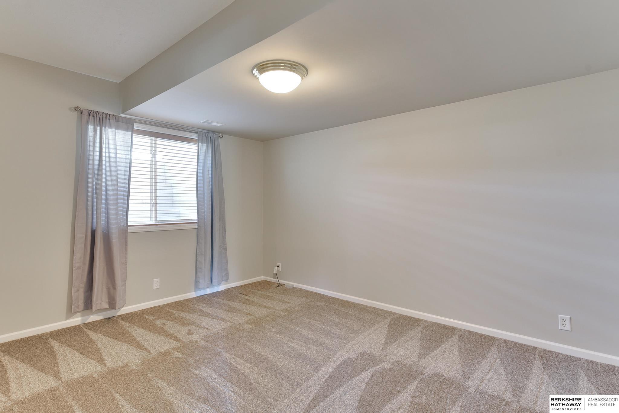 Omaha, Nebraska 68142, United States, 3 Bedrooms Bedrooms, ,3 BathroomsBathrooms,Residential,Pending,107843