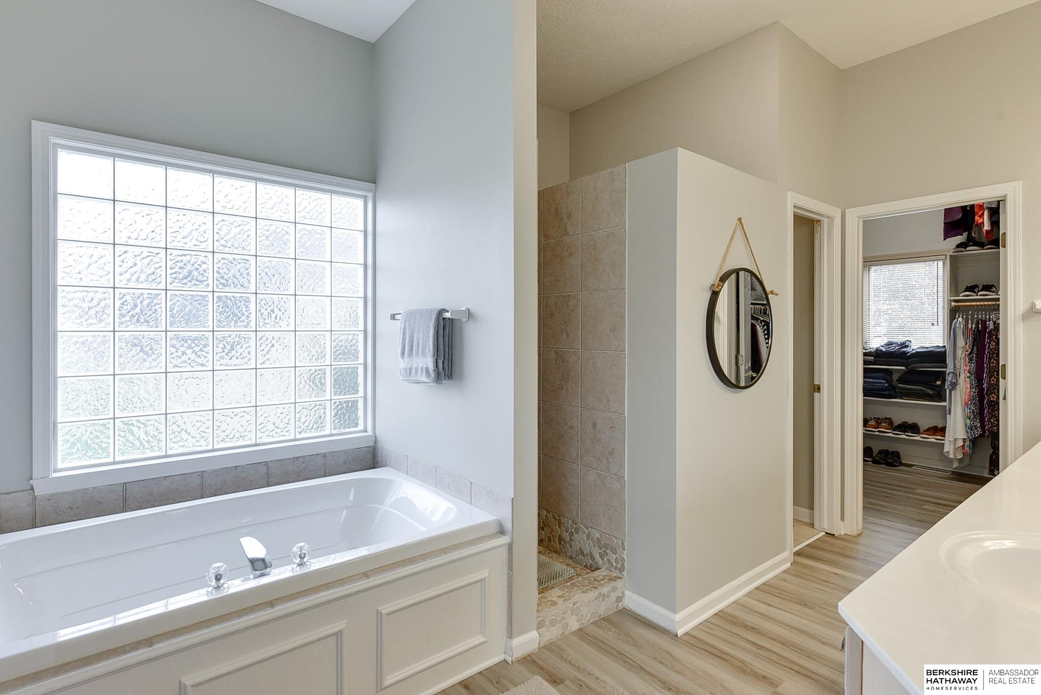 Omaha, Nebraska 68142, United States, 3 Bedrooms Bedrooms, ,3 BathroomsBathrooms,Residential,Pending,107843