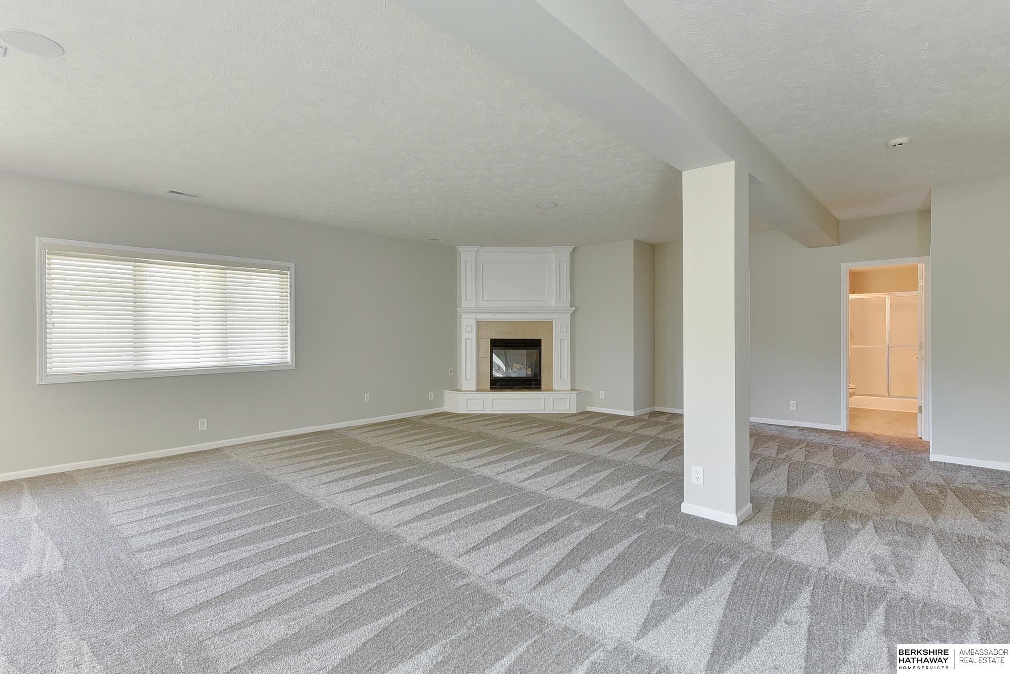 Omaha, Nebraska 68142, United States, 3 Bedrooms Bedrooms, ,3 BathroomsBathrooms,Residential,Pending,107843