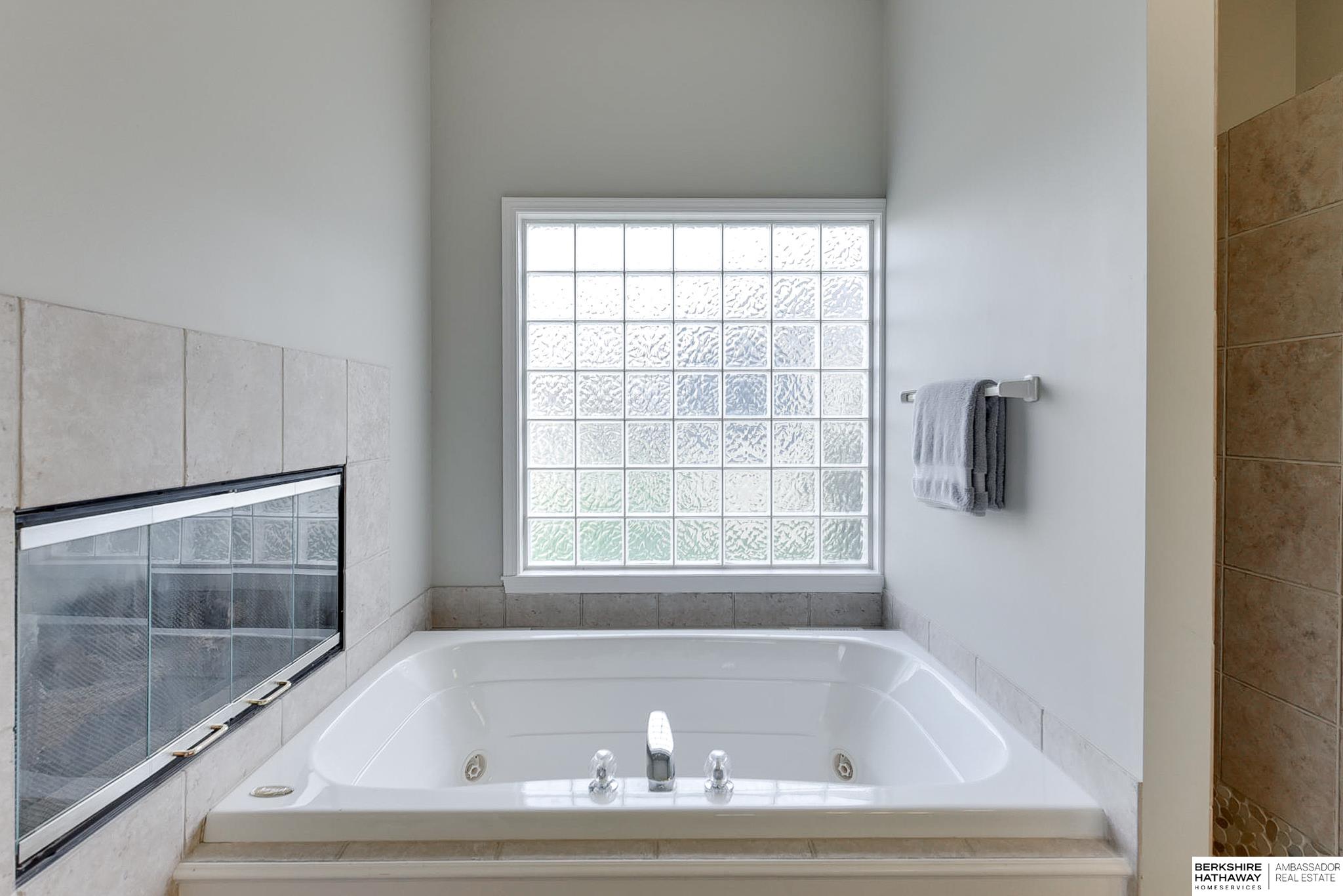 Omaha, Nebraska 68142, United States, 3 Bedrooms Bedrooms, ,3 BathroomsBathrooms,Residential,Pending,107843