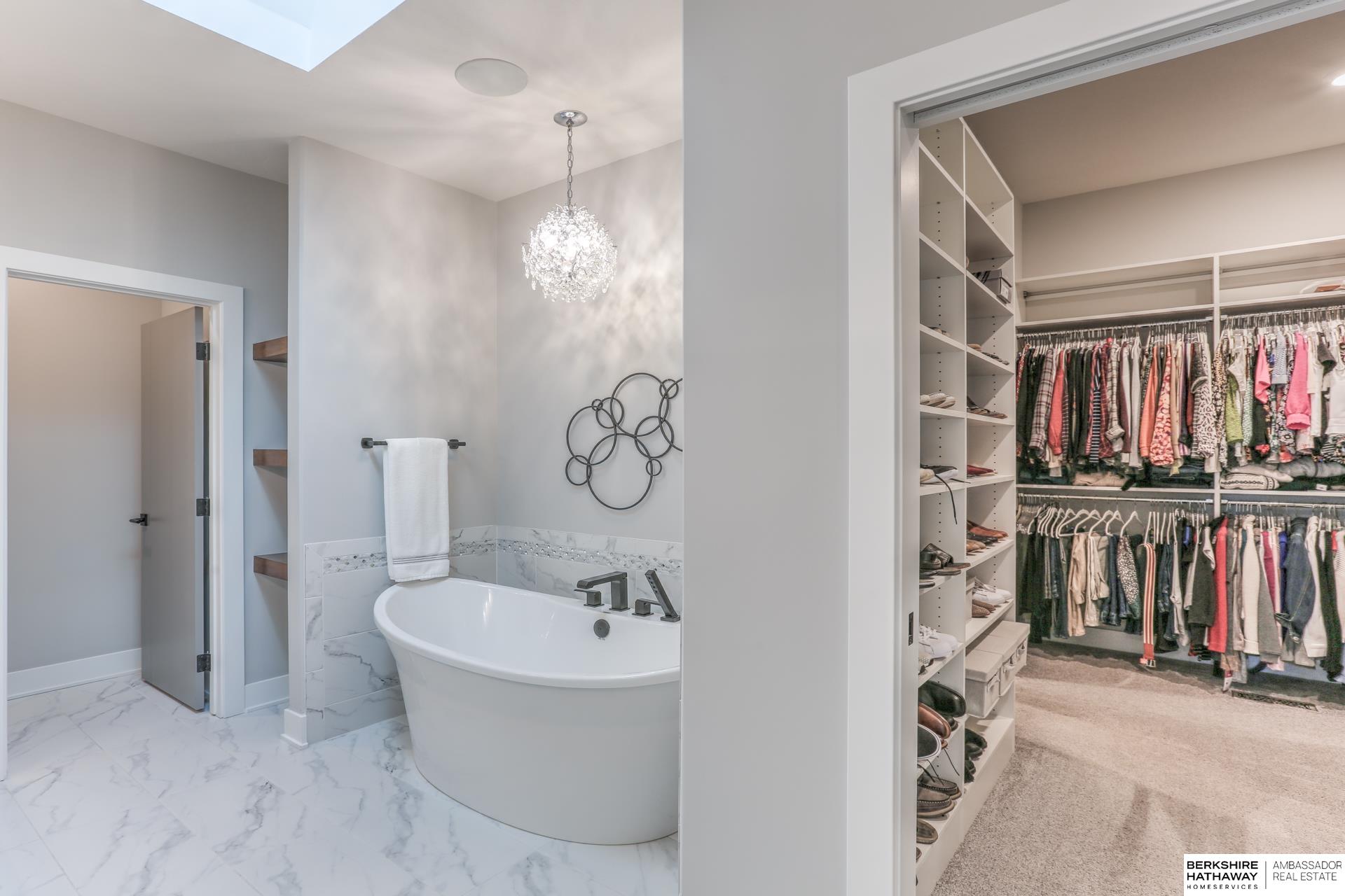 Omaha, Nebraska 68022, United States, 4 Bedrooms Bedrooms, ,4 BathroomsBathrooms,Residential,Active,96360