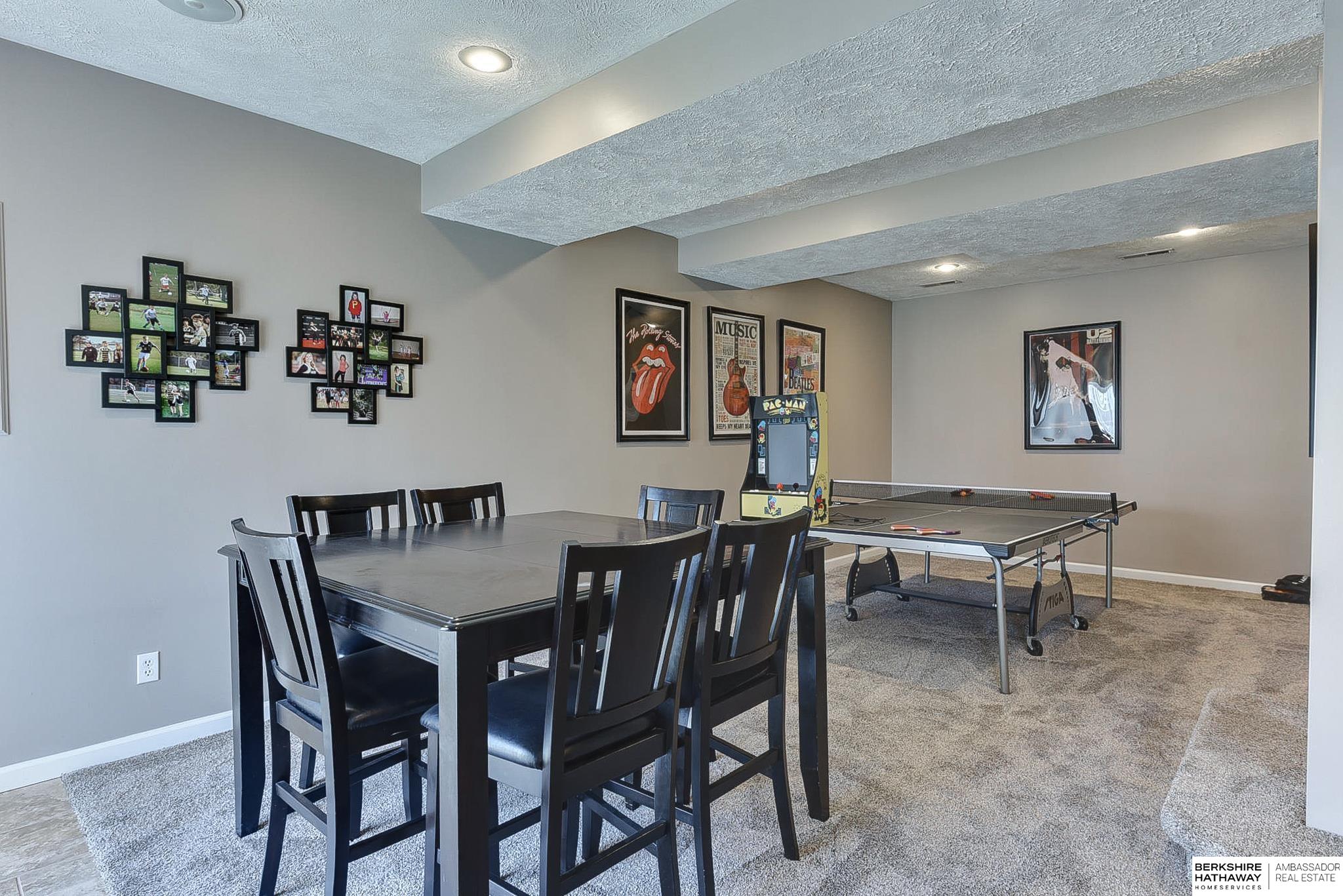 Omaha, Nebraska 68116, United States, 5 Bedrooms Bedrooms, ,4 BathroomsBathrooms,Residential,Pending,112378