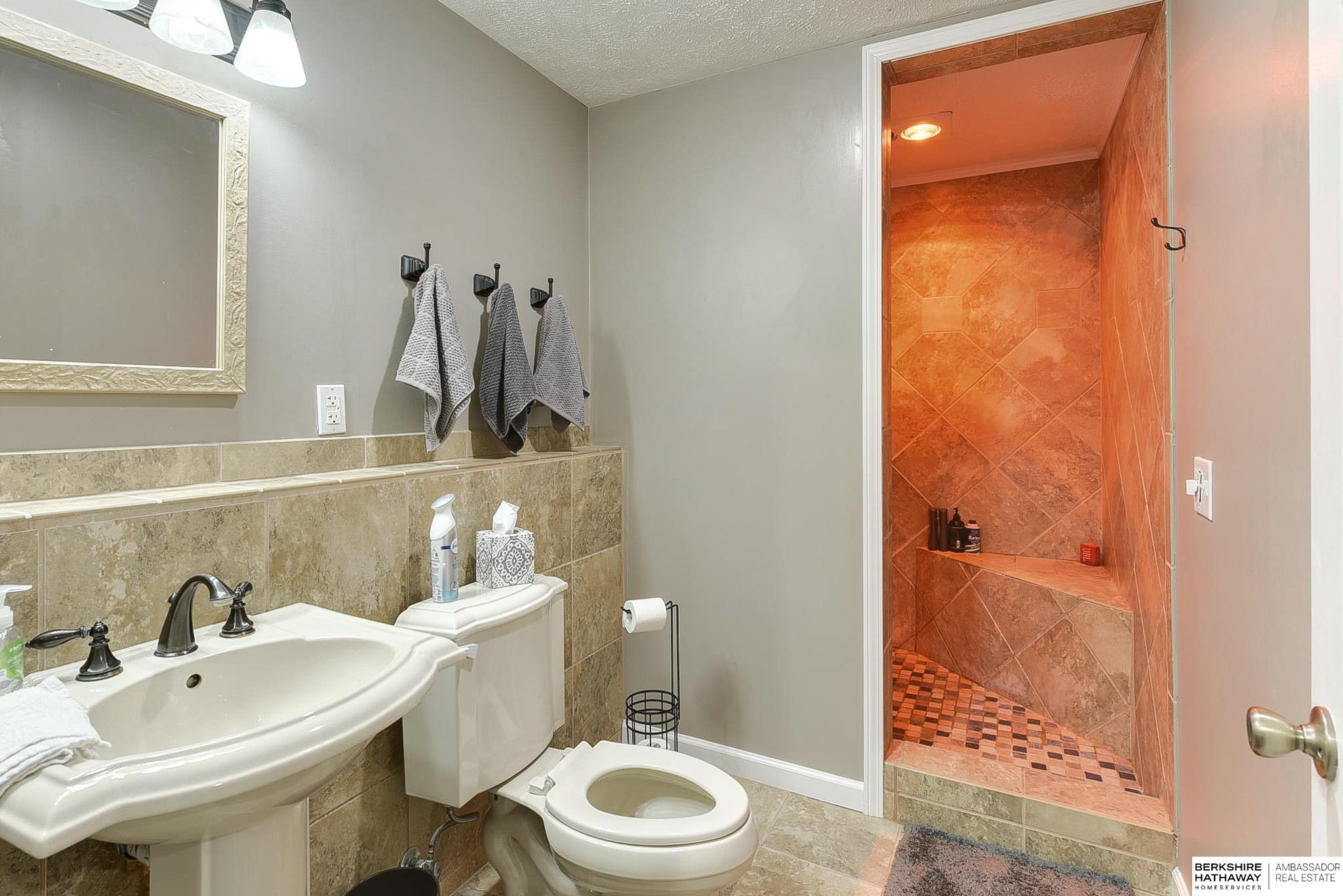 Omaha, Nebraska 68116, United States, 5 Bedrooms Bedrooms, ,4 BathroomsBathrooms,Residential,Pending,112378