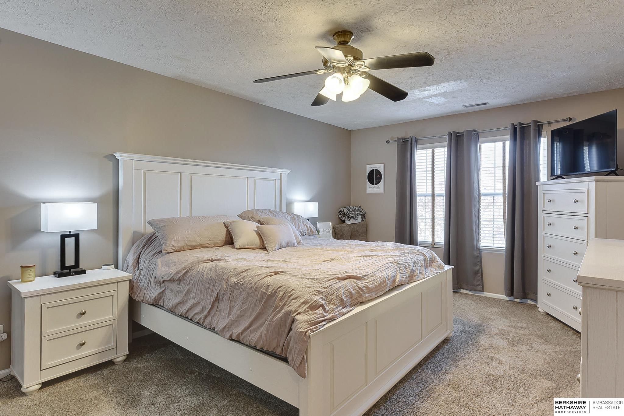 Omaha, Nebraska 68116, United States, 5 Bedrooms Bedrooms, ,4 BathroomsBathrooms,Residential,Pending,112378