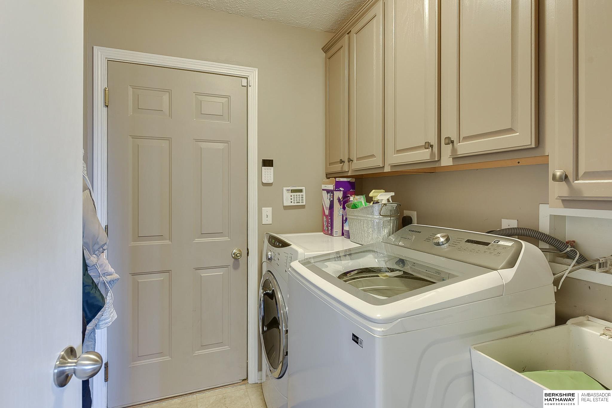 Omaha, Nebraska 68116, United States, 5 Bedrooms Bedrooms, ,4 BathroomsBathrooms,Residential,Pending,112378